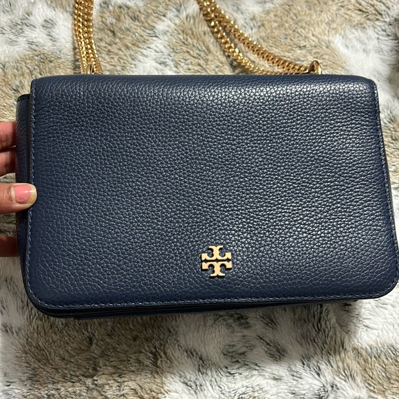 TORY BURCH Robinson adjustable Chain crossbody bag in Blue Patent Leather - Picture 1 of 4